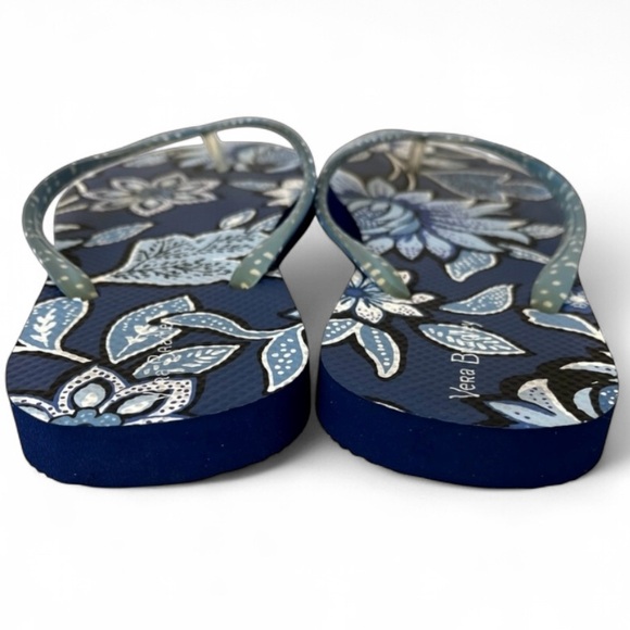 VERA BRADLEY 'Tropics Tapestry' Blue & White Floral Flip Flops Size S (5/6) NWOT - Picture 5 of 10